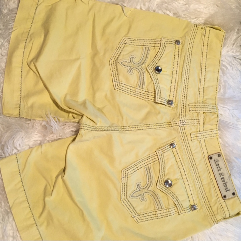 Rock Revival sz 31 pastel yellow shorts